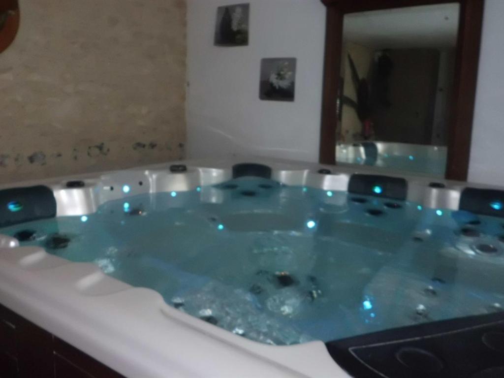 Отель Le Clos Saint Paul Tourny Экстерьер фото
